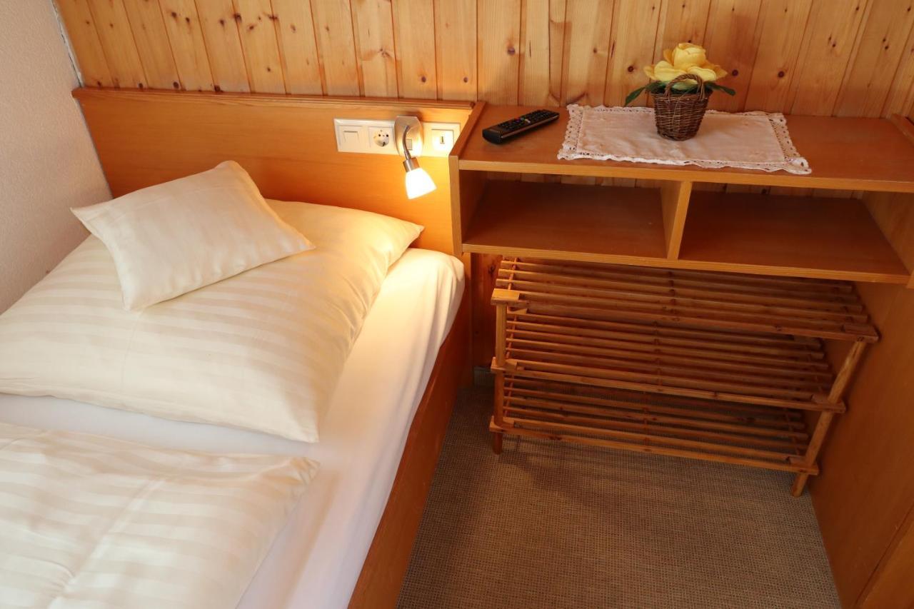 Hoehenpension Glashuette Bed&Breakfast Fruehstueckspension Hotel Garni Бонндорф-ім-Шварцвальд Екстер'єр фото